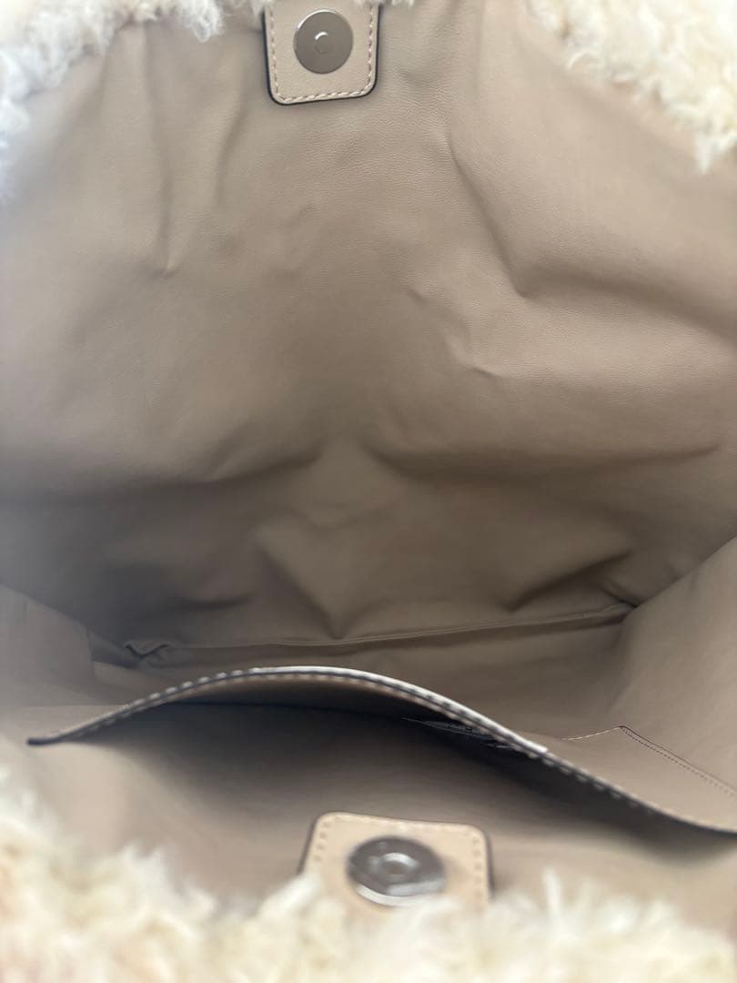 アンヌーク　Boa Tote Bag