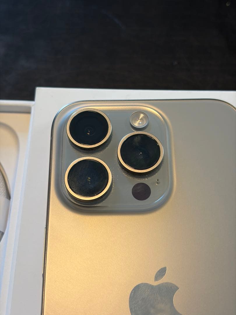 Apple iPhone 15 Pro ナチュラルチタニウム　128G本体