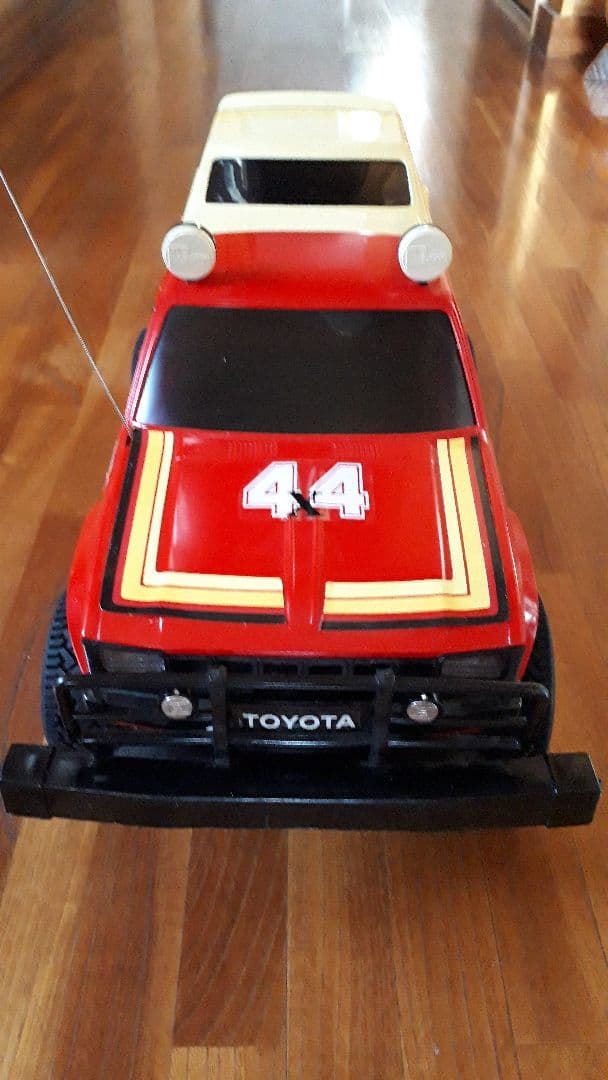 【最終価格】トヨタTOYOTAハイラックス4WD1/10ラジコン　不動品