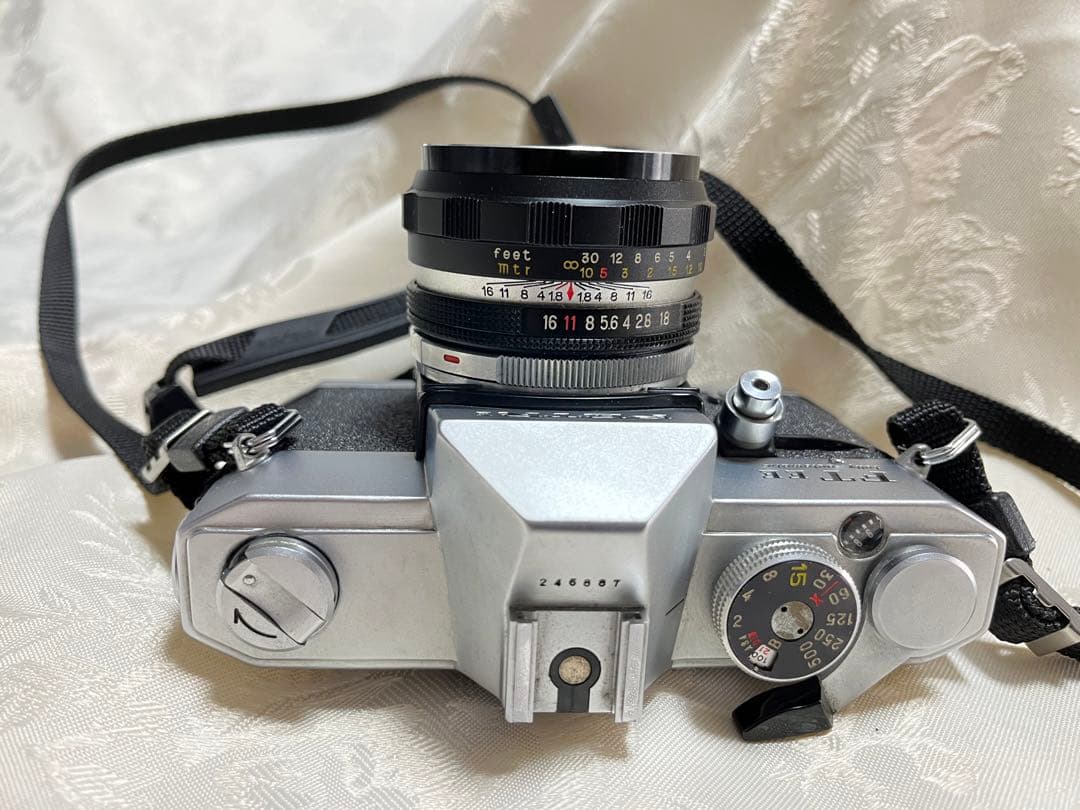 ペトリPÉTRI　ボケがきれいなf1.8の明るいレンズ　　希少カメラ