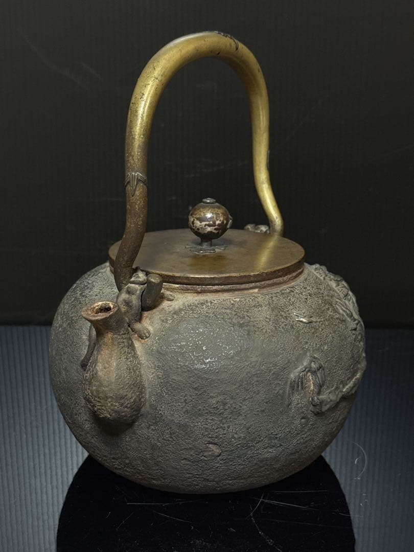 極上 中期 亀文堂 日本亀文 楼閣山水千鳥銀象嵌 蝙蝠象嵌提手 鉄瓶 茶道具