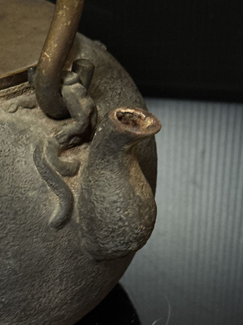 極上 中期 亀文堂 日本亀文 楼閣山水千鳥銀象嵌 蝙蝠象嵌提手 鉄瓶 茶道具