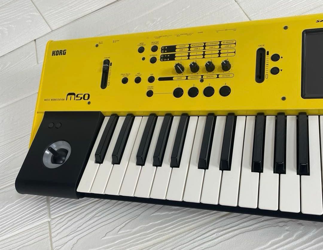 【希少】コルグ　KORG M50 シンセサイザー 61鍵 限定カラー　イエロー