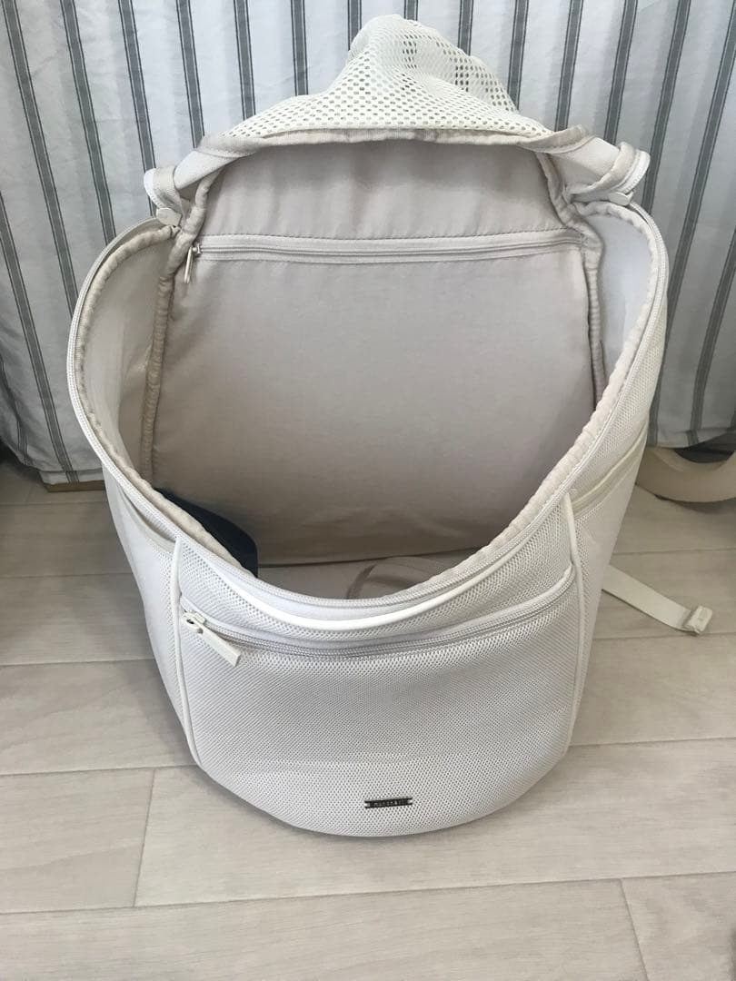 ホワイト メッシュ リュック型キャリーバッグmonchéri Mサイズ