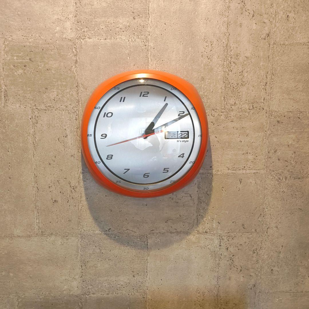 スペースエイジ　ポップ　壁掛け時計　スムーズ秒針　カレンダー　シルバー　オレンジ