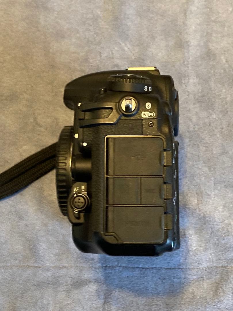 の*り様 名機Nikon D500 持ち手ラバー部艶引け有り 年始特価！