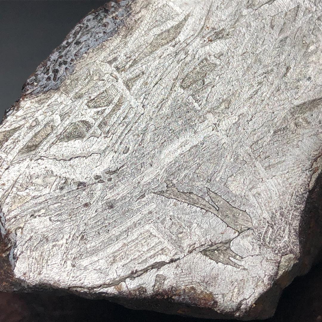 アルタイ隕石　大型隕石 鉄隕石　外皮付き隕石　ナチュラル　原石　重さ約833ｇ