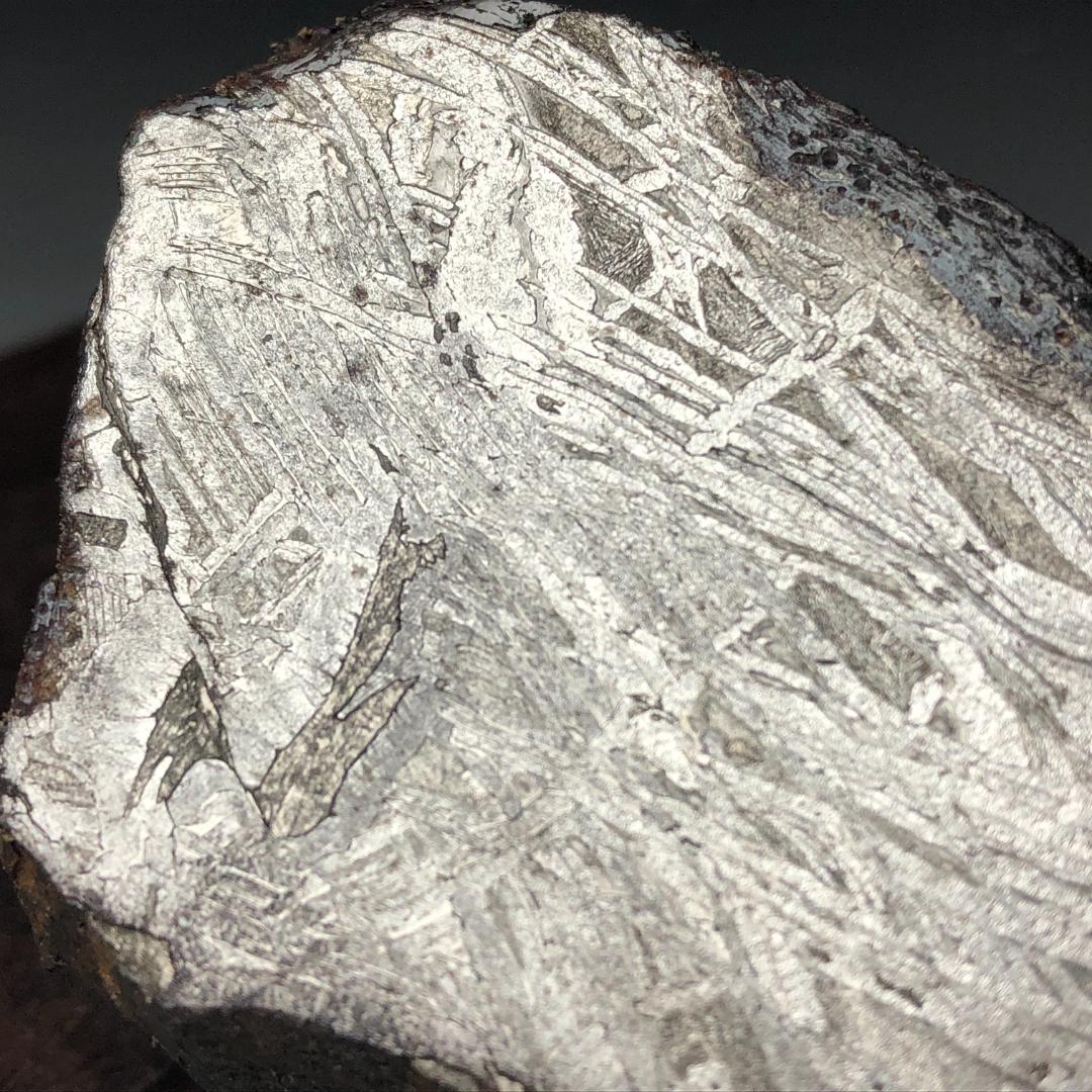 アルタイ隕石　大型隕石 鉄隕石　外皮付き隕石　ナチュラル　原石　重さ約833ｇ