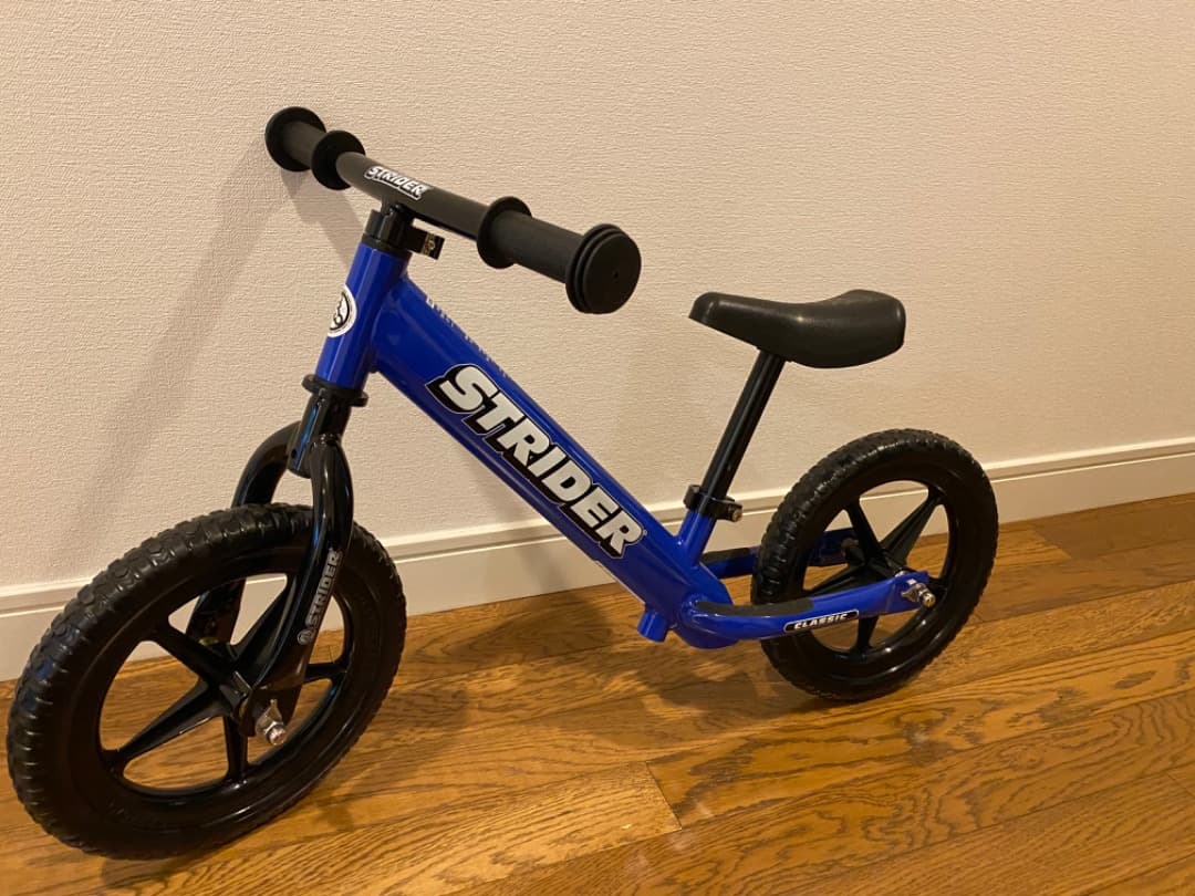 超美品　ストライダー12インチ　ブルー