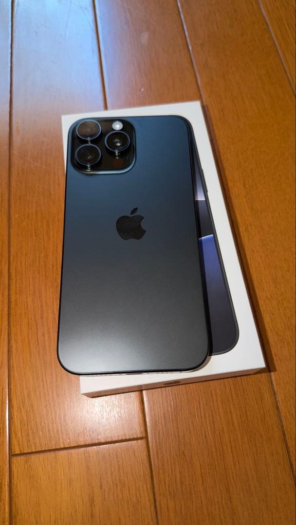 iPhone 16 Pro maxブラックチタニウム 本体