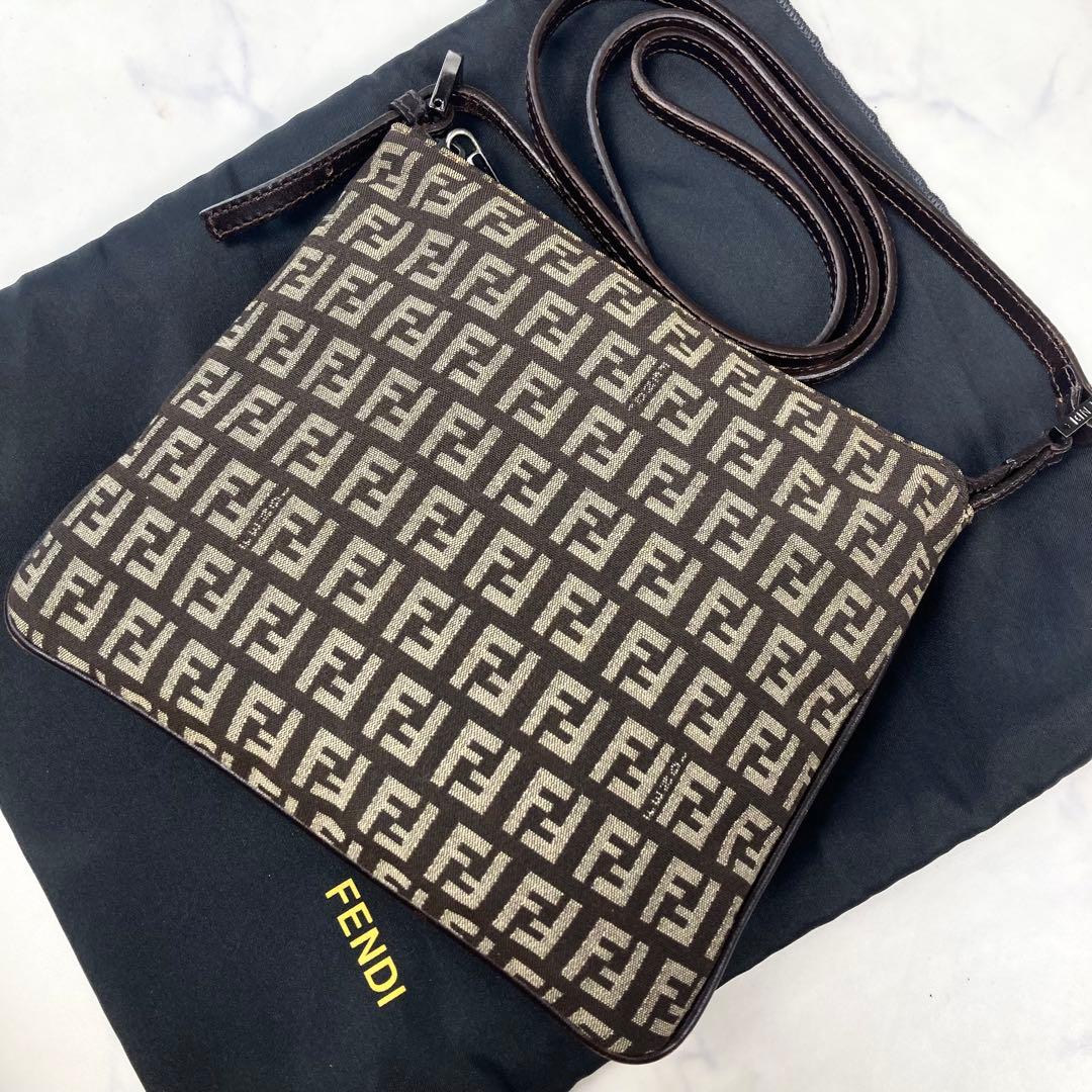 美品 FENDI ショルダーバック ズッキーノ キャンバス FF金具