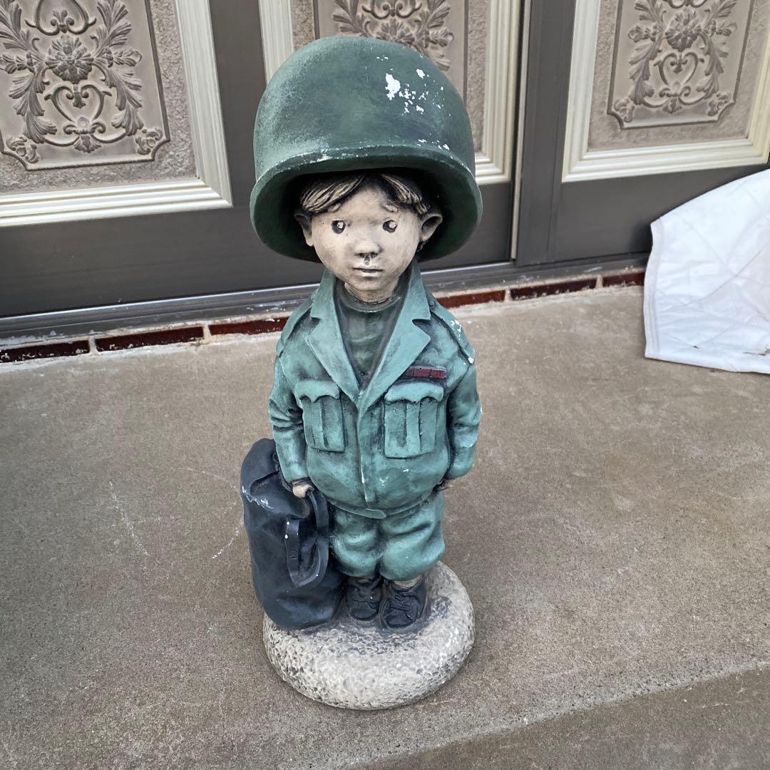 ドアストッパー　軍人の少年 置物 約45cm コンクリート　12kg