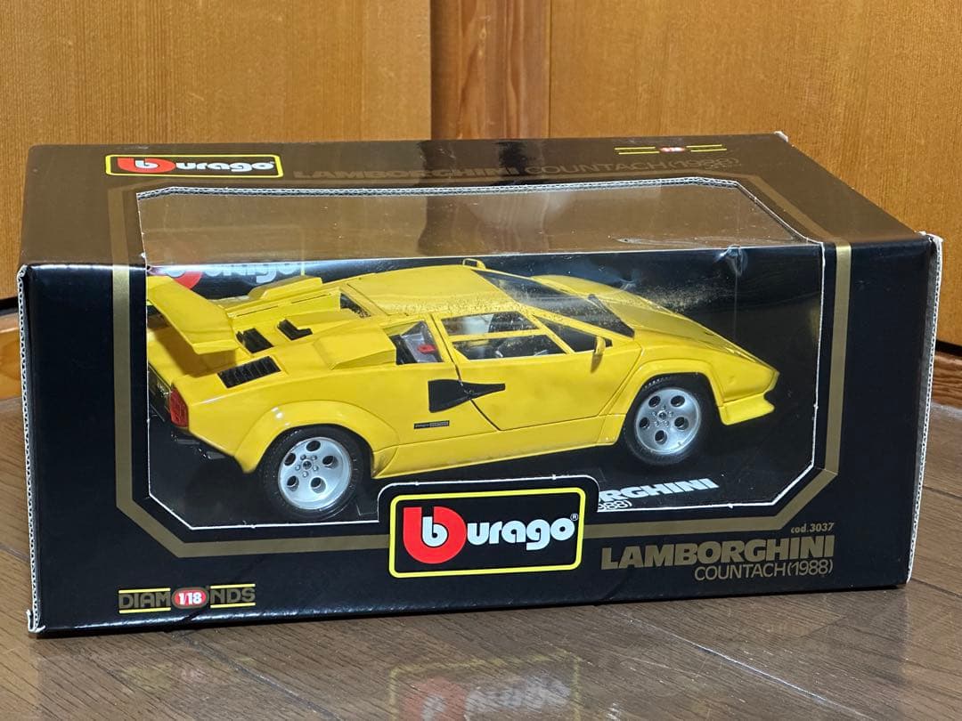 ランボルギーニ カウンタック ブラーゴ　未開封1/18
