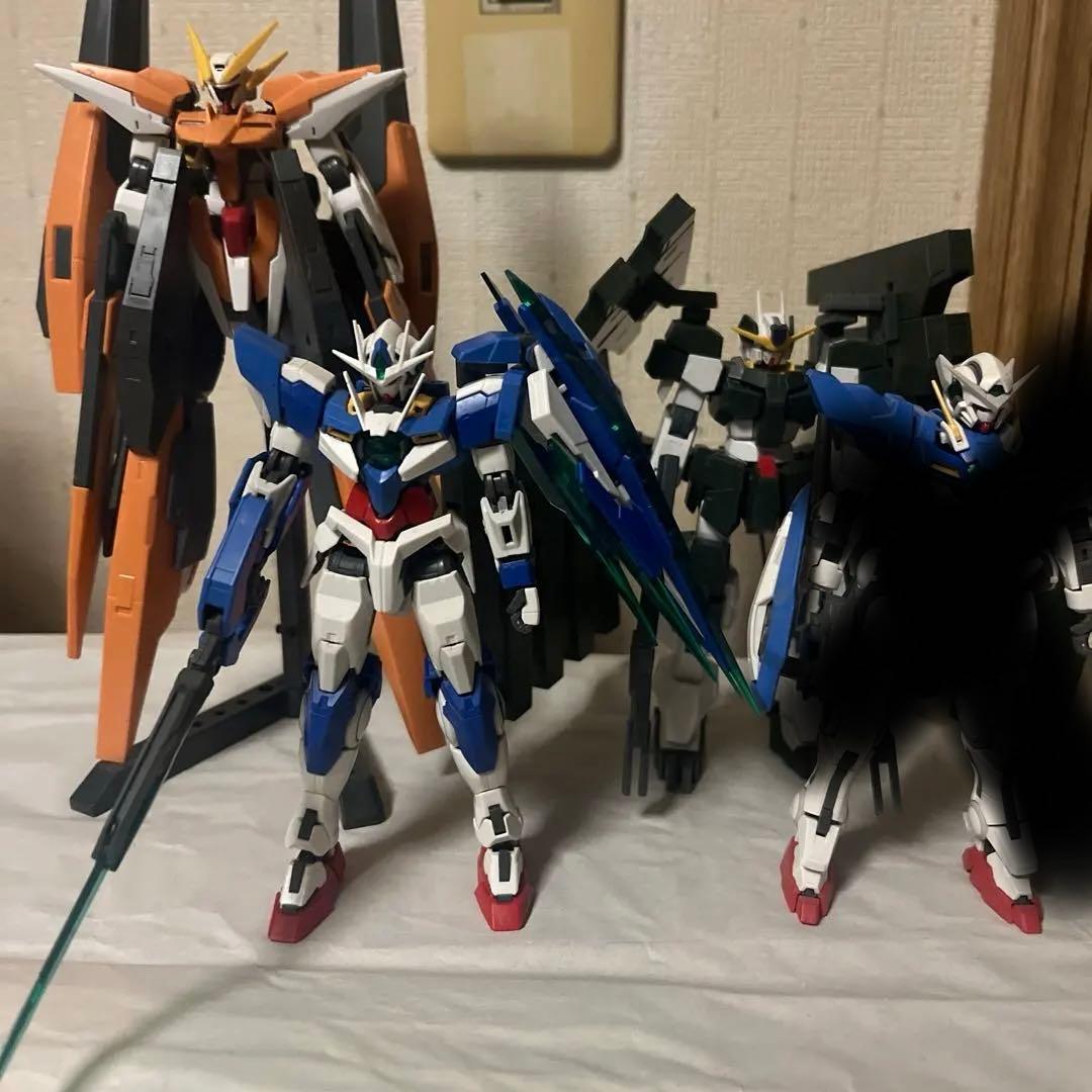 RGクアンタ　エクシアリペアⅡ HGサバーニャ　ハルート　組み立て済み