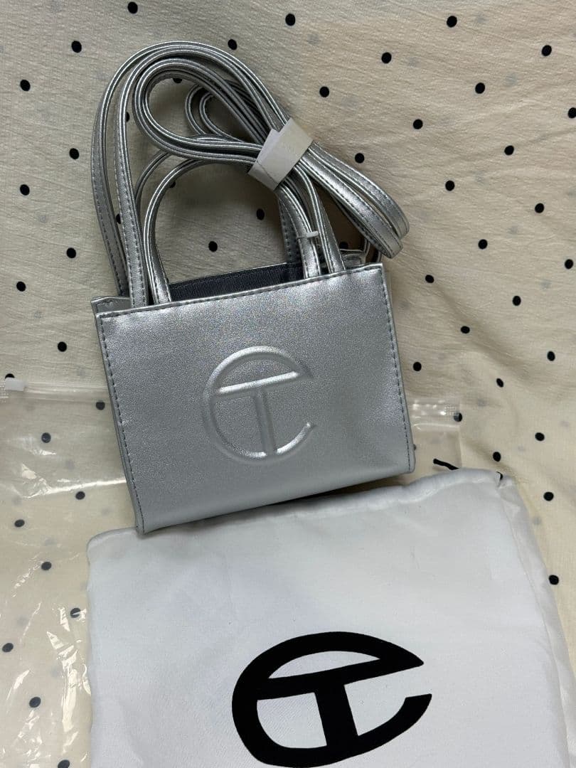 TELFARシルバー 合成皮革 ショルダーバッグ ロゴ入り