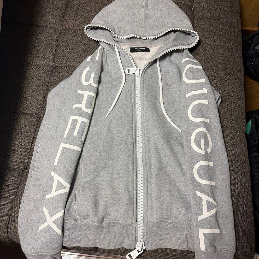 1PIU1UGUAALE3 パーカー