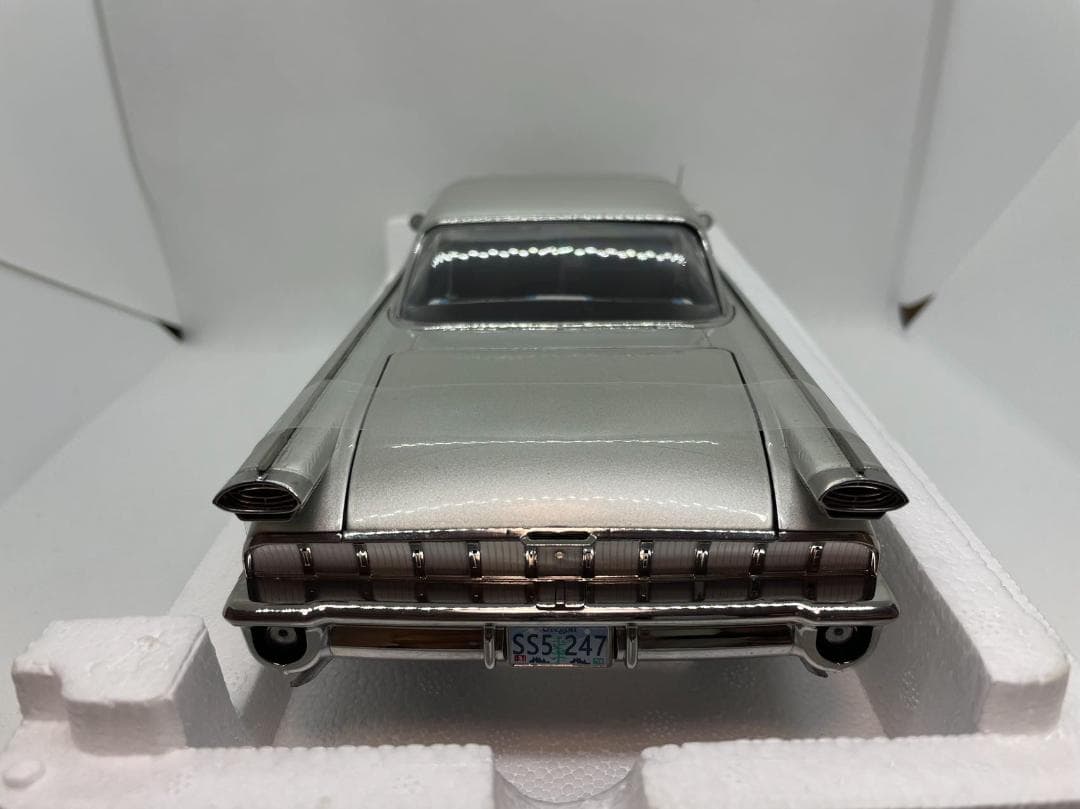 105-007 サンスター 1/18 Oldsmobile 98 HardTop