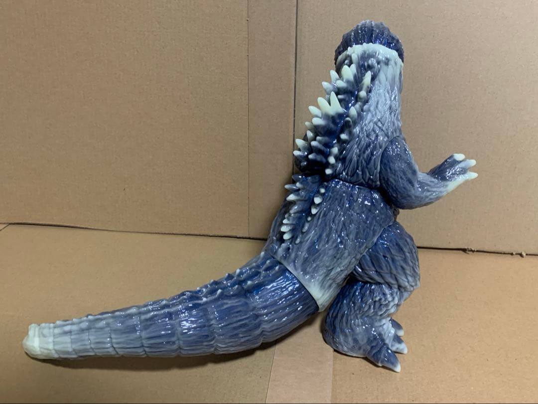 FrogTree ゴジラ ソフビ2001 蓄光マーブル成型、偏光パール塗装