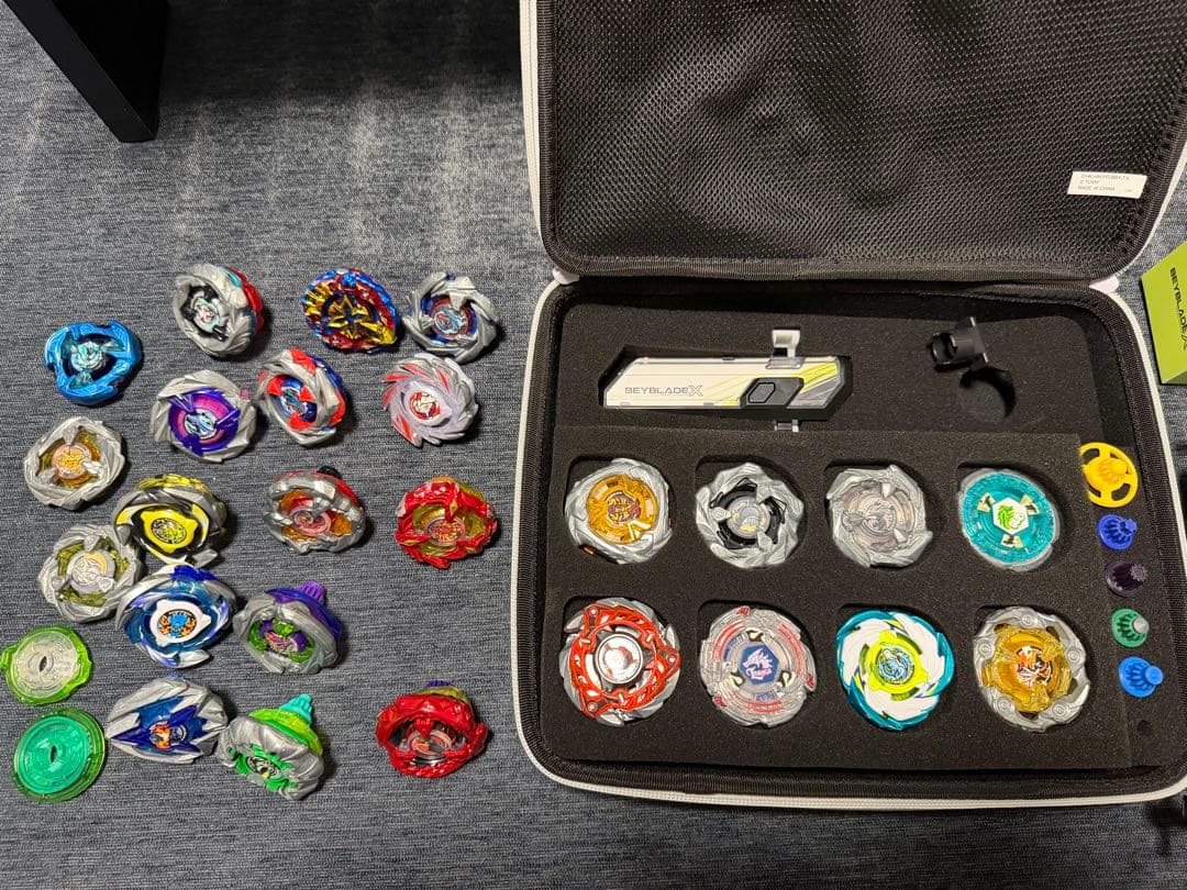 n*0様 BAYBLADE X まとめ売り、ケース