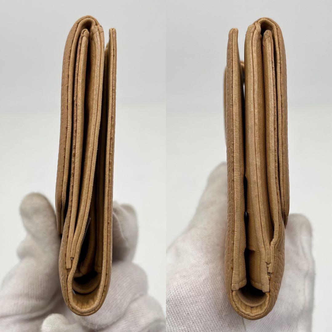 CHANEL 二つ折り財布 ココマーク キャビアスキン ロゴ入り ベージュ 本革