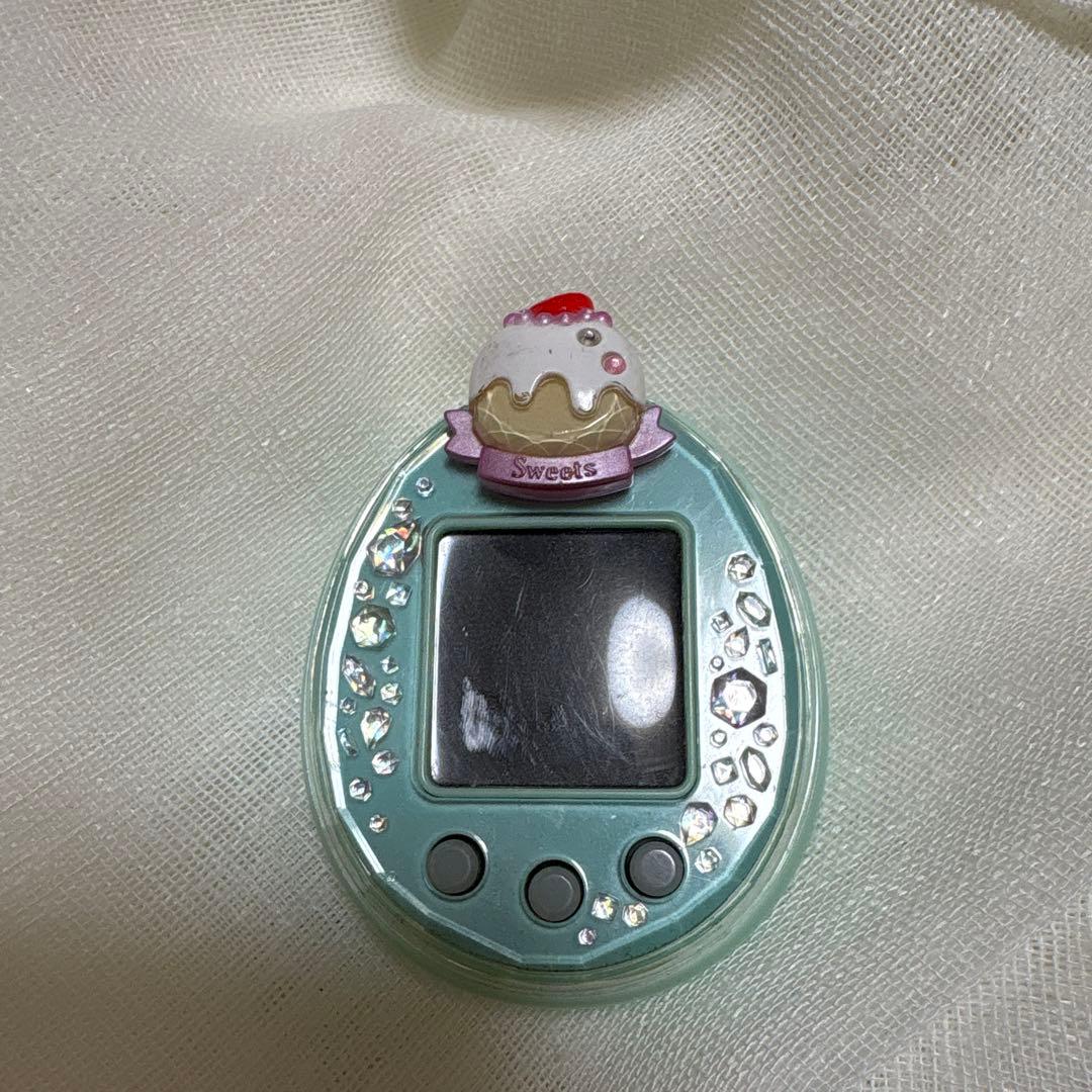 m**様 たまごっちピース ミントグリーン たまデコピアス　ベリースイーツ