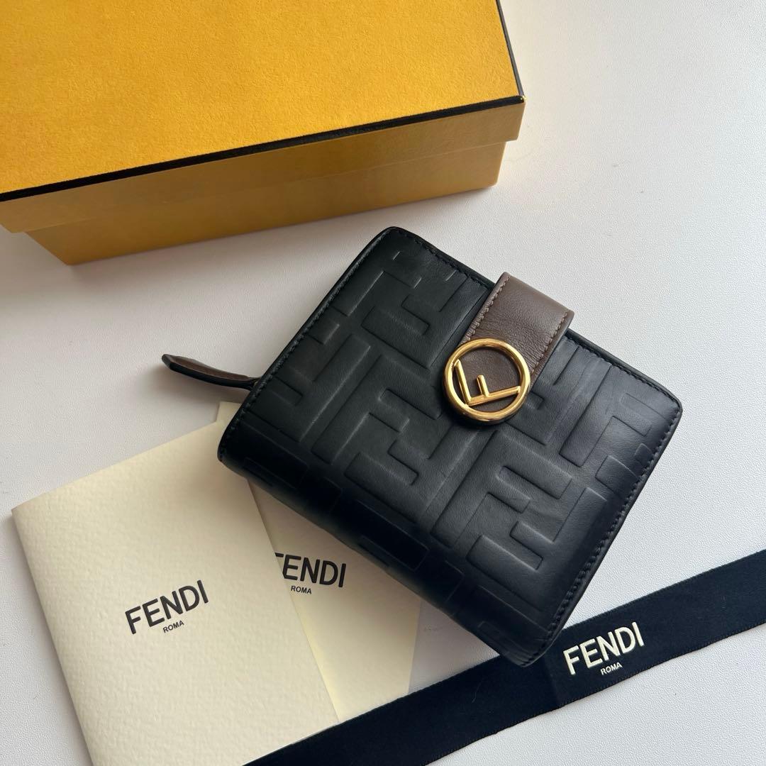 02 極上美品 FENDI フェンディ ズッカ 2つ折り財布