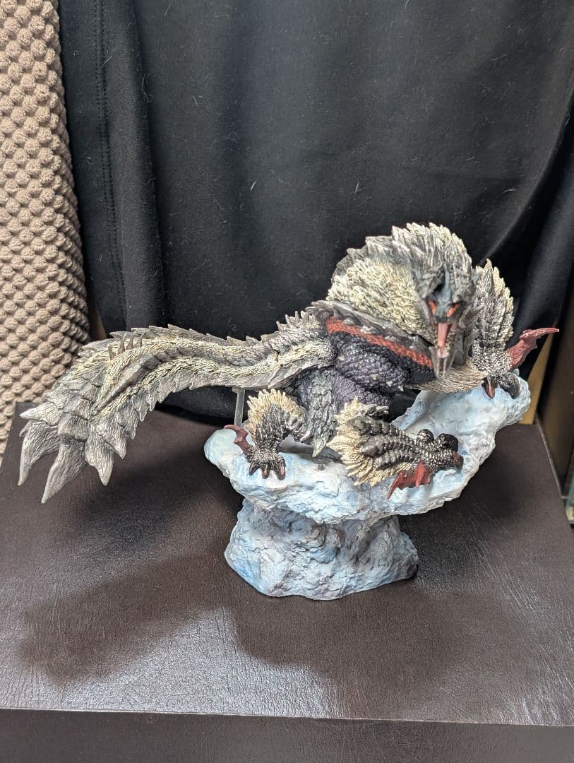 y*u様 【箱なし/国内正規品】　ジンオウガ亜種　クリエイターズモデル　獄狼竜