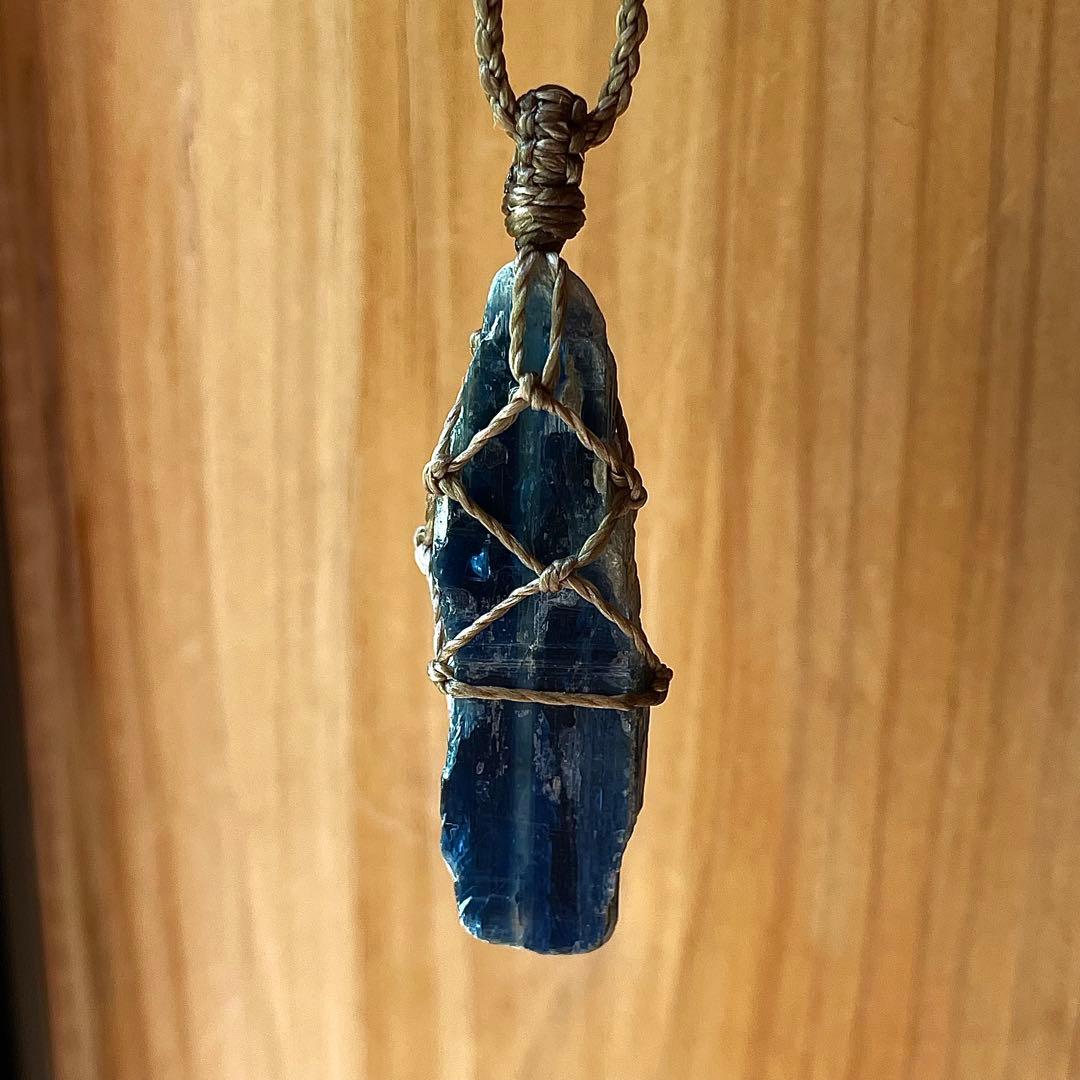 カイヤナイト ネパール産 ＊ マクラメペンダント なネックレス ⑤