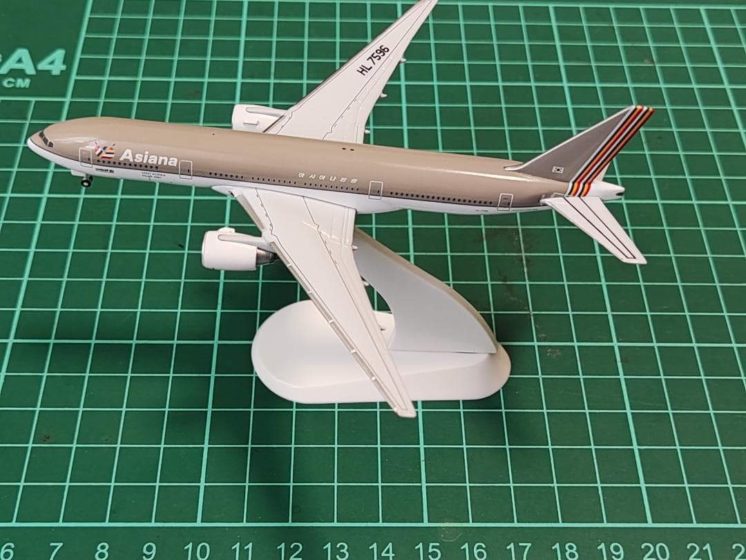激レア品！　アシアナ航空　 B777 旧塗装　ダイキャストモデル 1:500