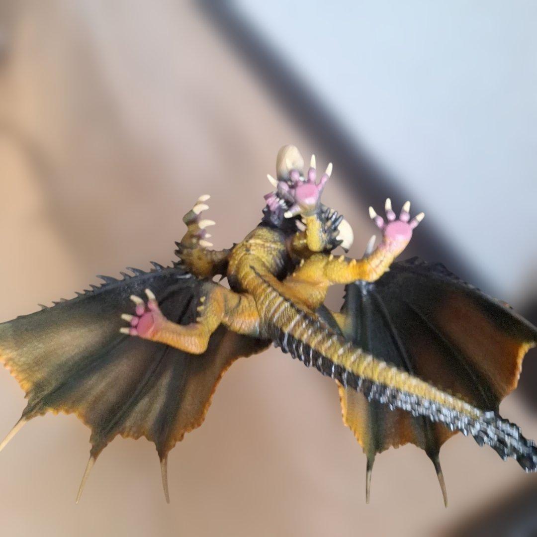 ドラゴンフィギュア 黒と黄色 約30cm