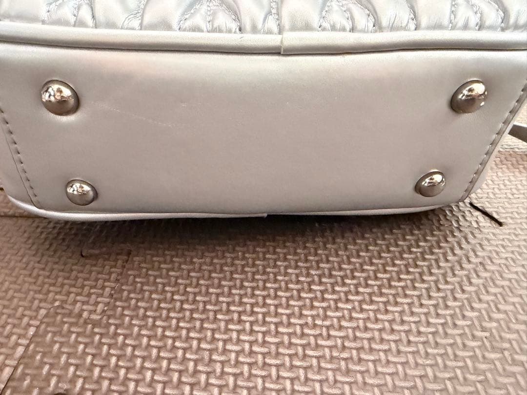 MIU MIU シルバーショルダーバッグ