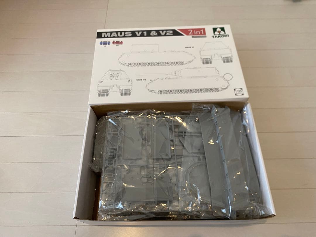 タコム 1/35 MAUS V1 & V2