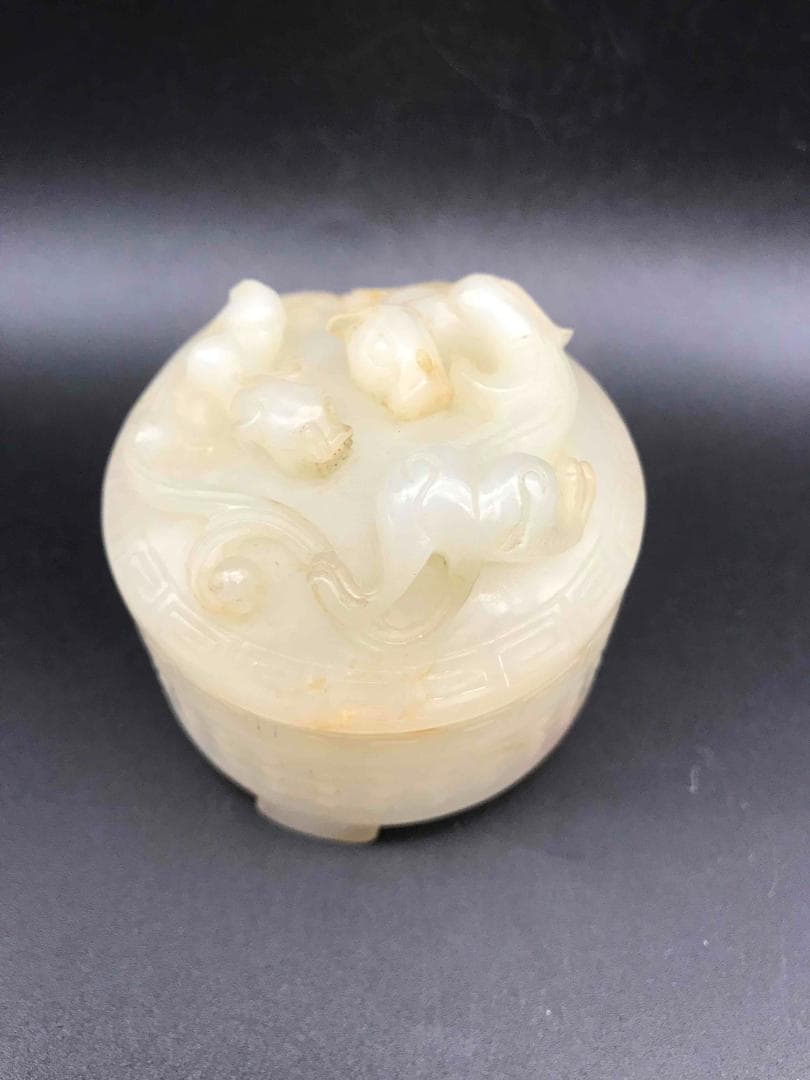 清時代　和田玉 神獣双龍鈕鼓釘浮彫三足香炉　香合　香盒　蓋付き(F-59)