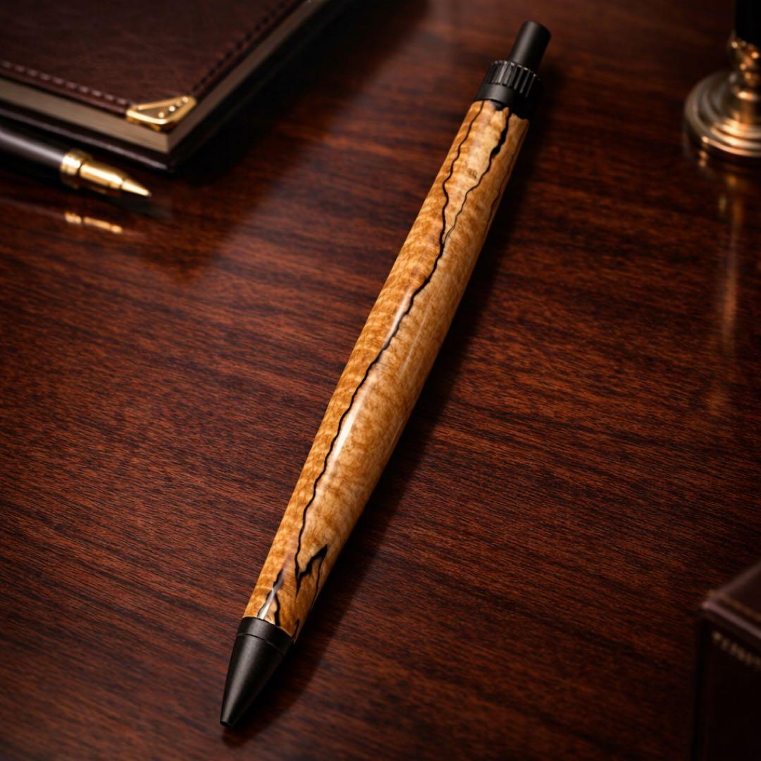 木軸ペン　ラッカー仕上げ　楽器　ギター　スポルテッド　栃　縮杢