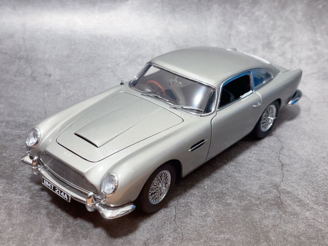 オートアート　1/18 アストンマーチン DB5 007