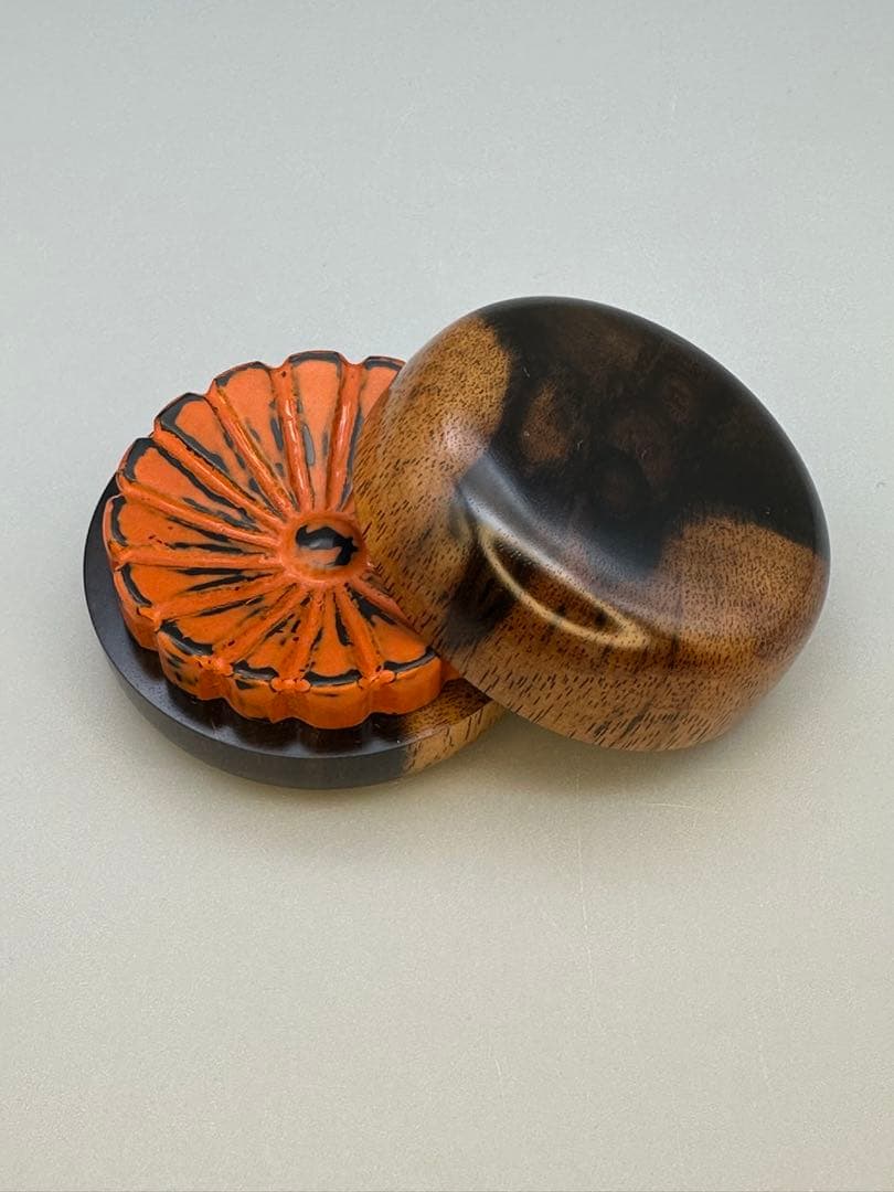 茶道具　香合　土井義峰　菊彫根来