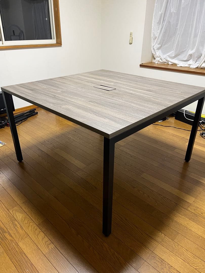 ミーティングテーブル　正方形 ケーブルボックス付