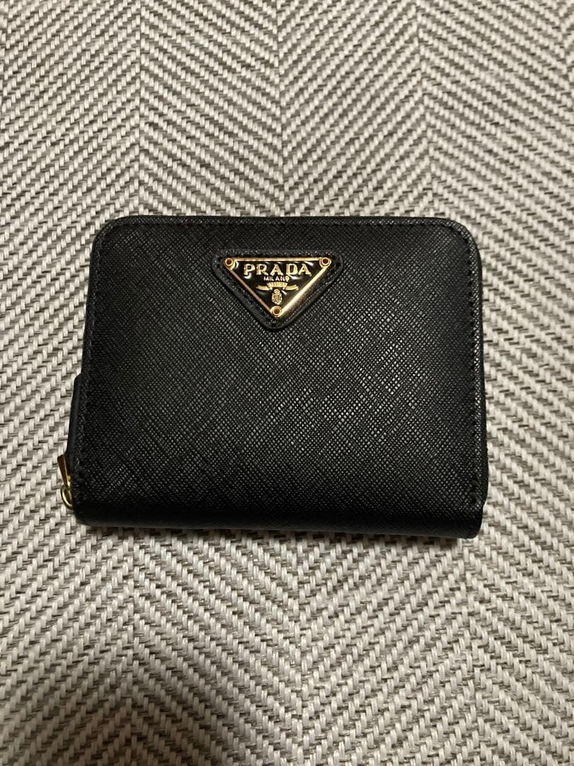 プラダお財布