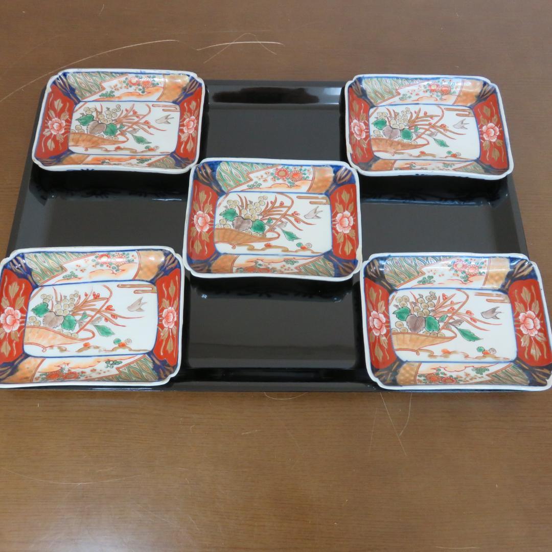 角皿 変形皿 金彩 色絵付け 印判 欠け 窯傷 花文様 ニュウ 歪み