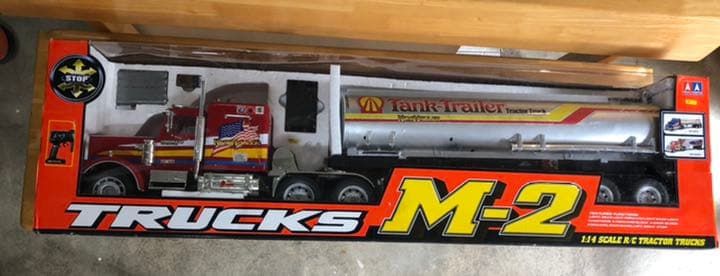 Trucks M-2 ラジコンカー