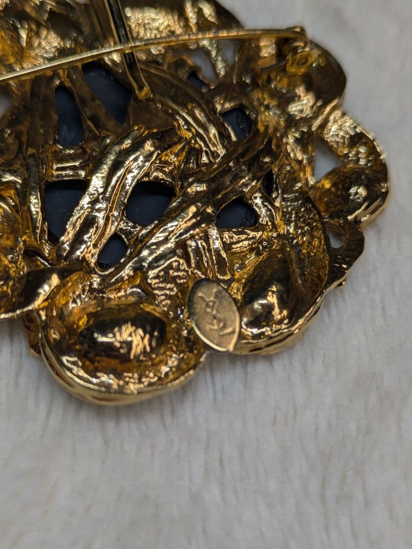 イヴ・サンローラン　ヴィンテージ　ブローチ　ペンダントトップ　グリポア