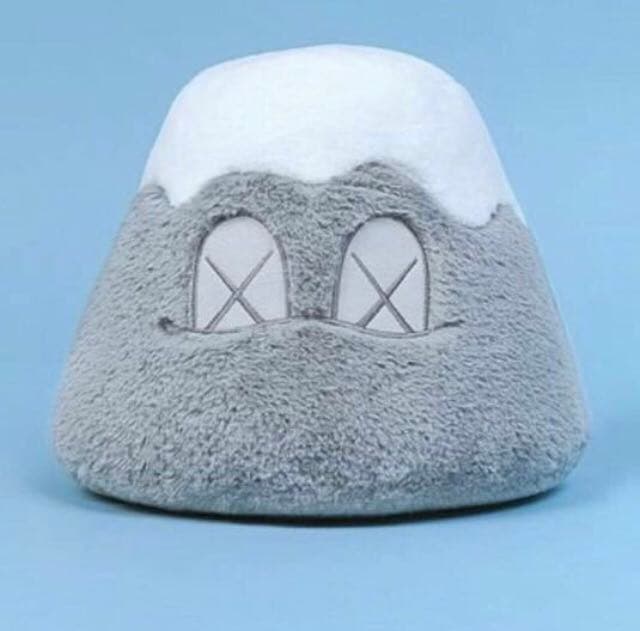 Kaws holiday Japan Tokyo first カウズ ホリデー
