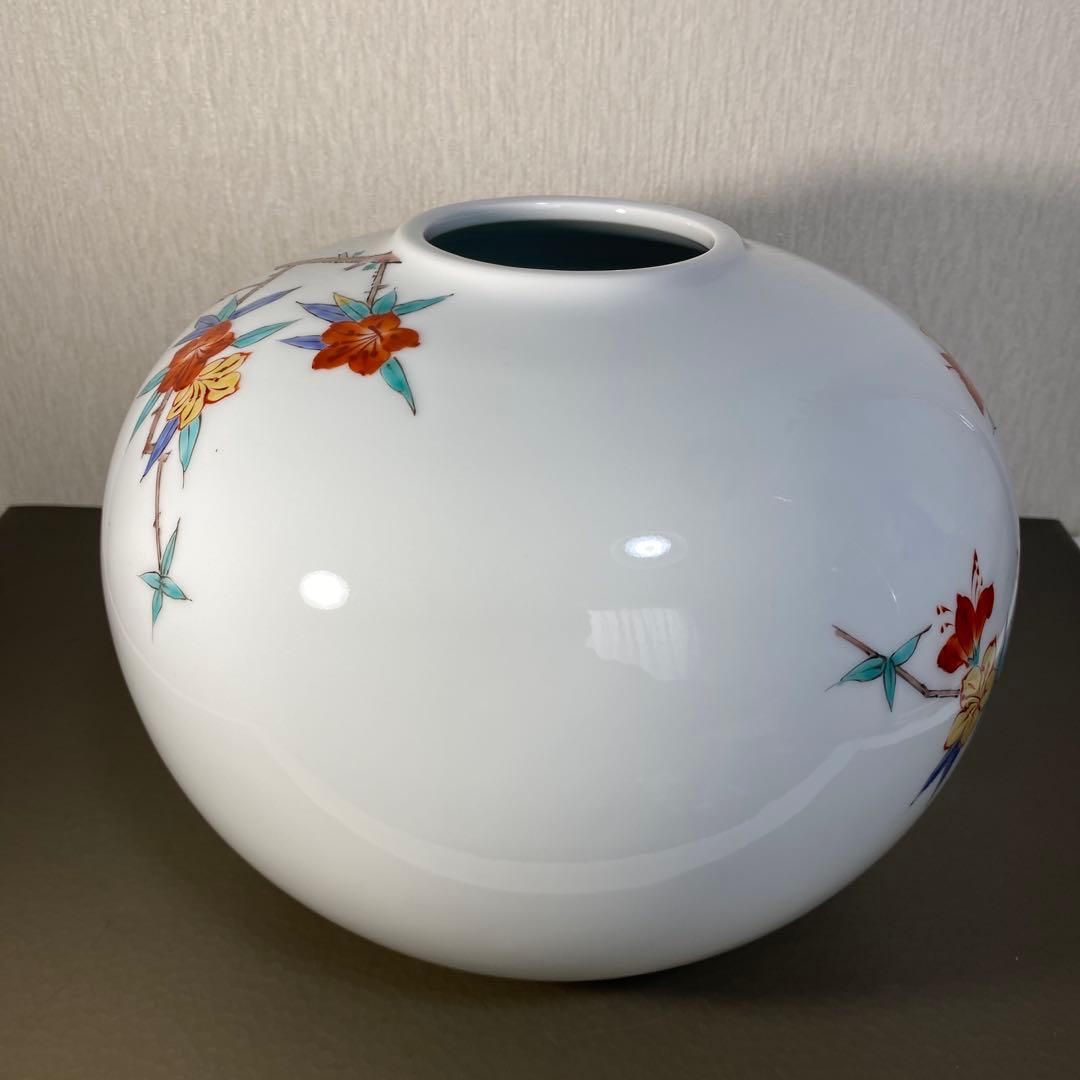 柿右衛門様式 鷹峰作 錦 草花文花瓶 共箱