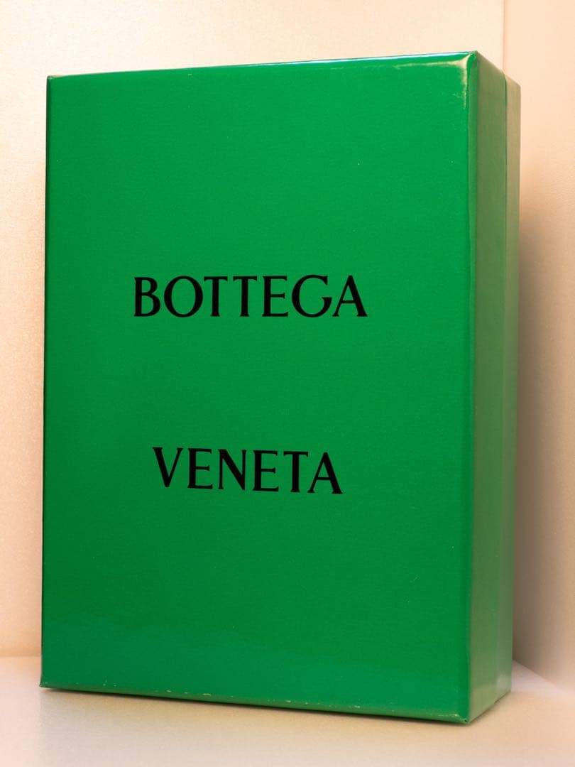 BOTTEGA VENETA スモールカセット二つ折りファスナーウォレット