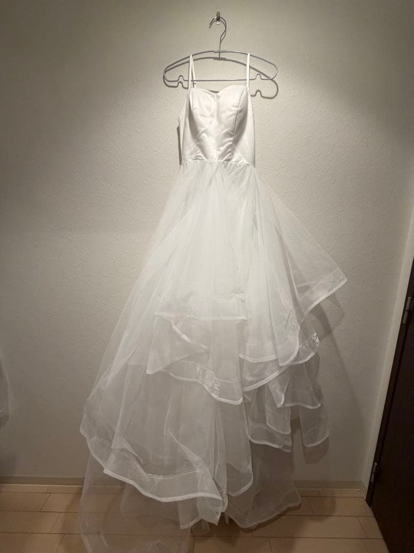 ホワイト フリル Aライン ウェディングドレス　ビタースウィート