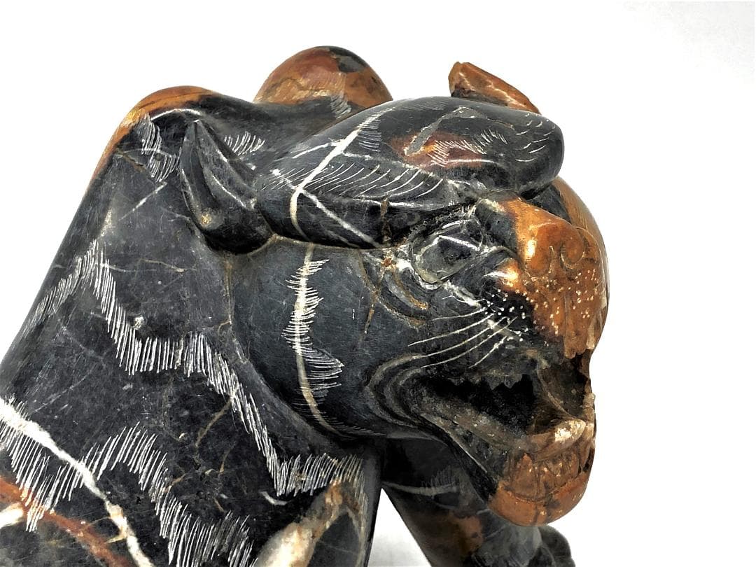 【 寿山石虎 】　天然石彫　江戸時代　ガラス眼　木台付