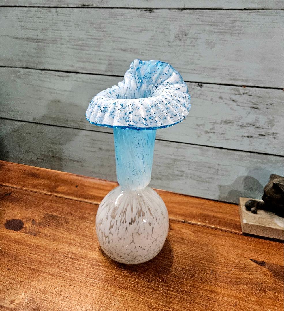 フランスアンティーク オパリンガラス クリシー フリル 花瓶 フラワーベース