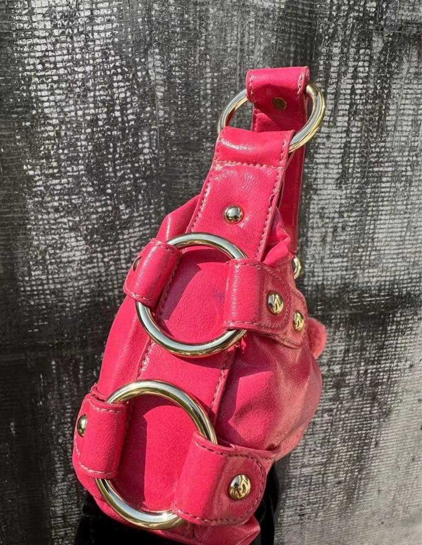 Kathyピンク ショルダーバッグ ハート型チャーム付き