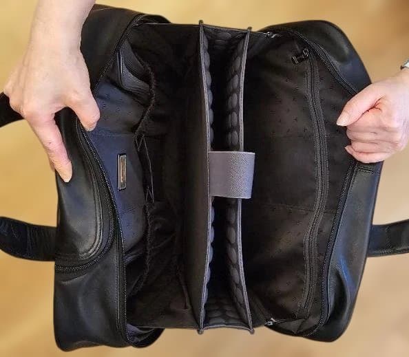 希少質感最高TUMIの良質の本革　TUMI ブラックレザー キャリーケース