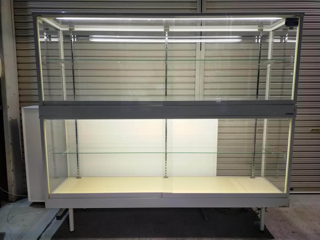 (引取限定）タカヤマ製☆陳列用ガラスショーケース☆2段式☆収納☆(照明付き)